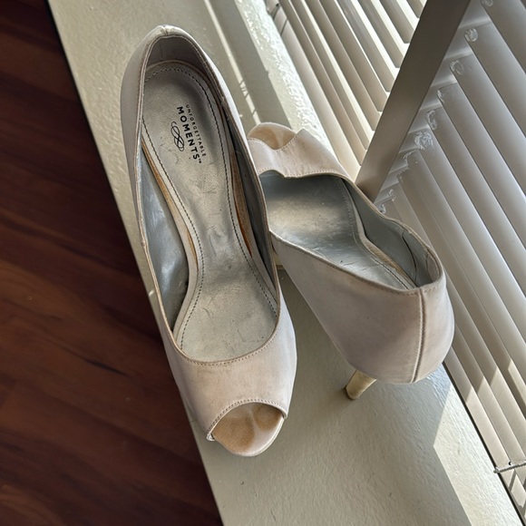 Unforgettable Moments cream heels | Size: 7.5 - Picture 2 of 3